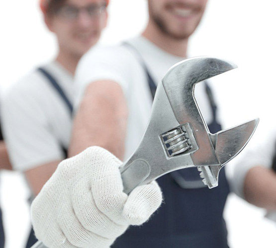Installateur mit Werkzeug